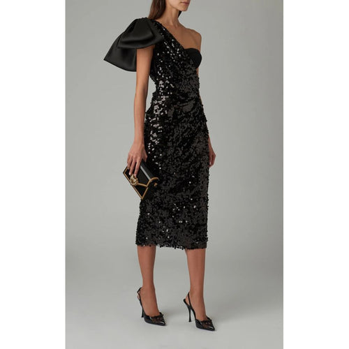 Body-hugging evening dress