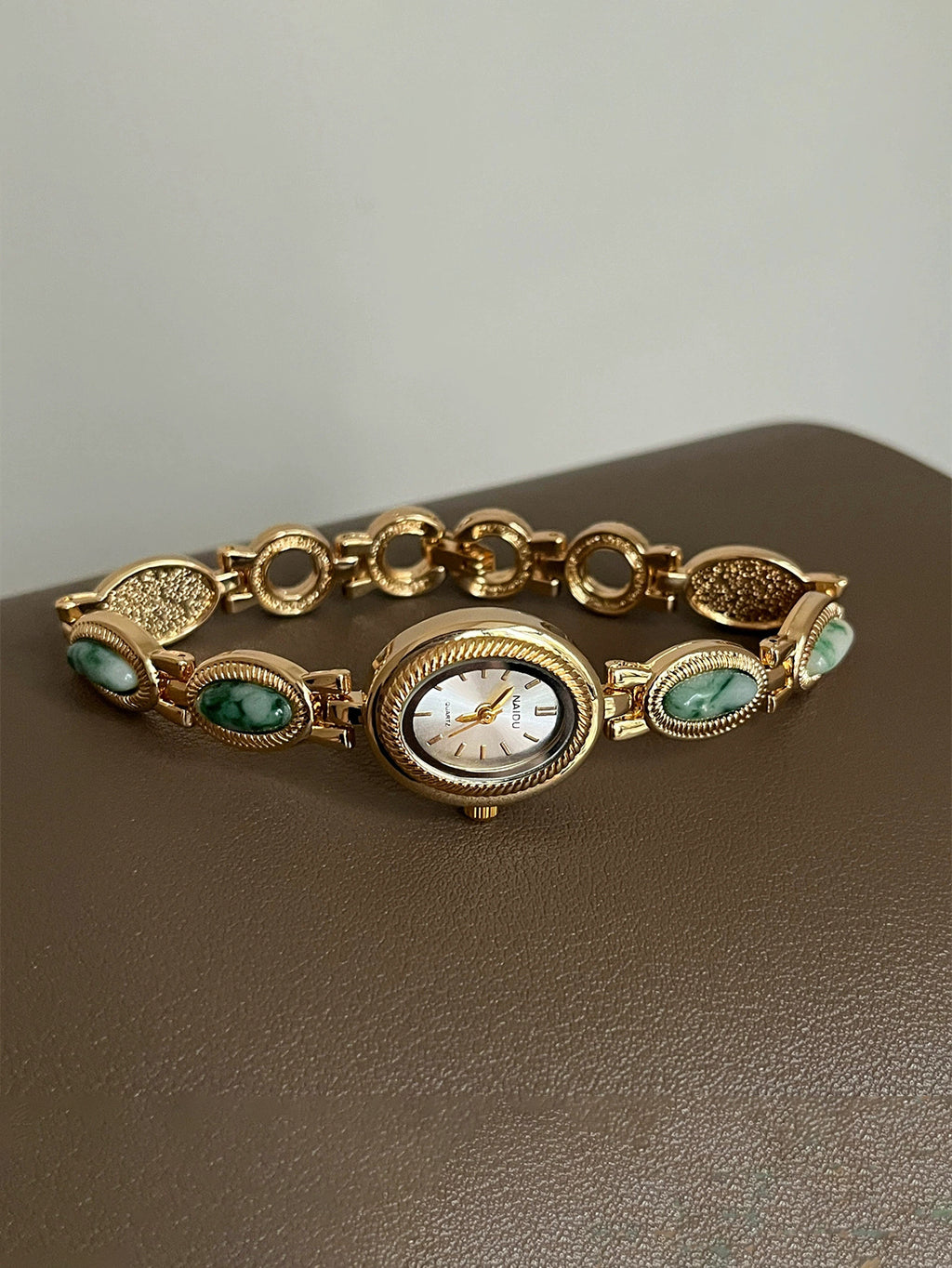 Women?s quartz wristwatch