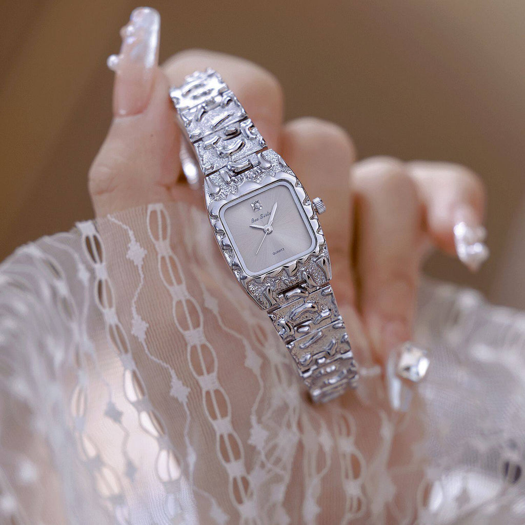Women's Vintage Quartz Watch with Alloy Strap