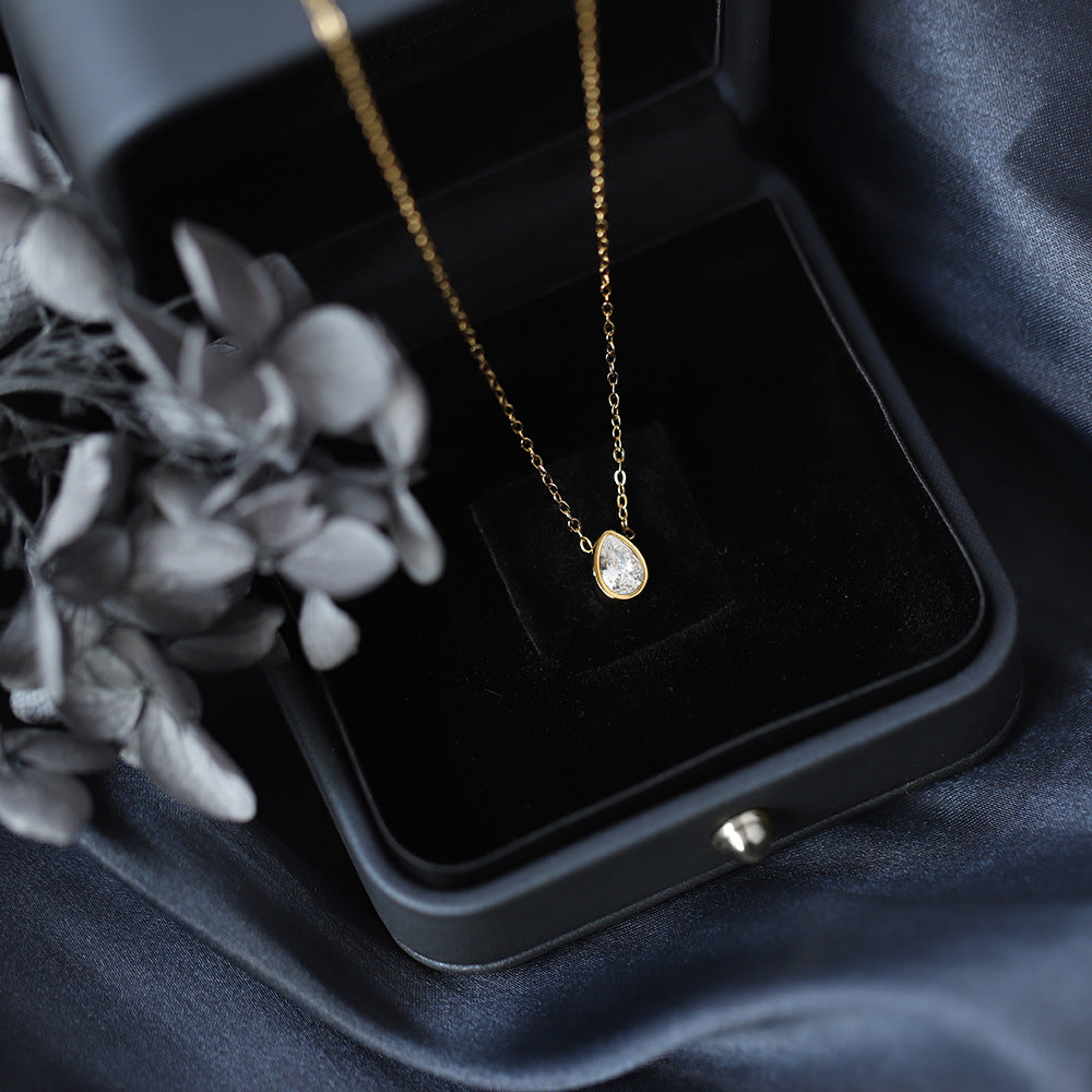 Pear-shaped waterdrop necklace