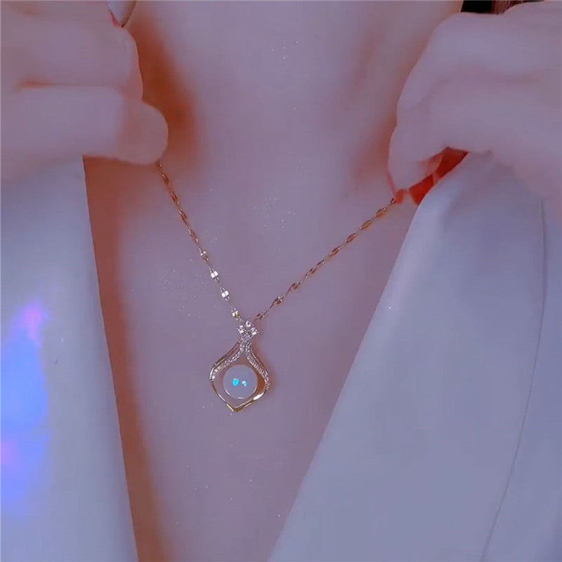 Small pouch pearl necklace