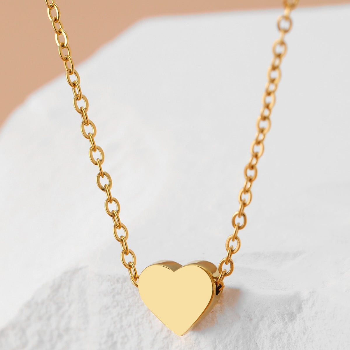 New Minimalist Heart-Shaped Pendant Necklace, Versatile for Business Casual Wear