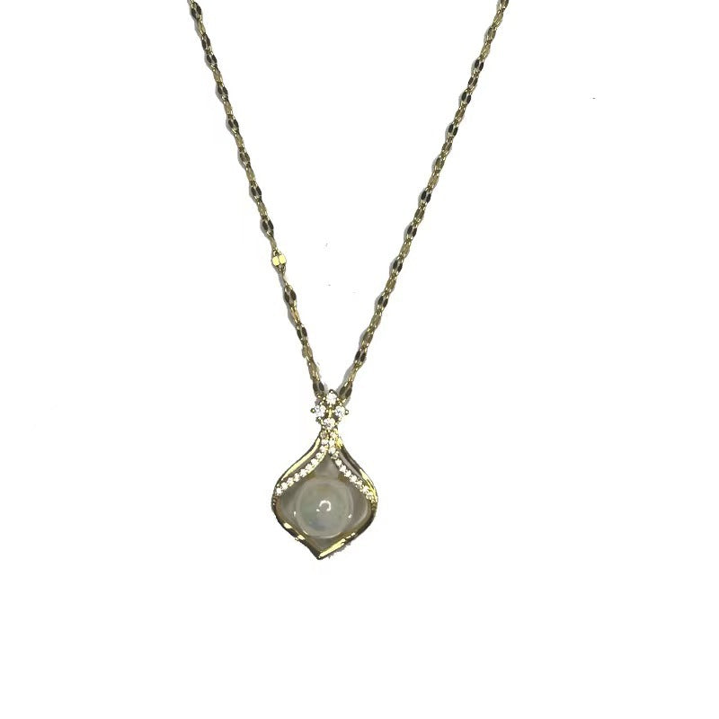 Small pouch pearl necklace