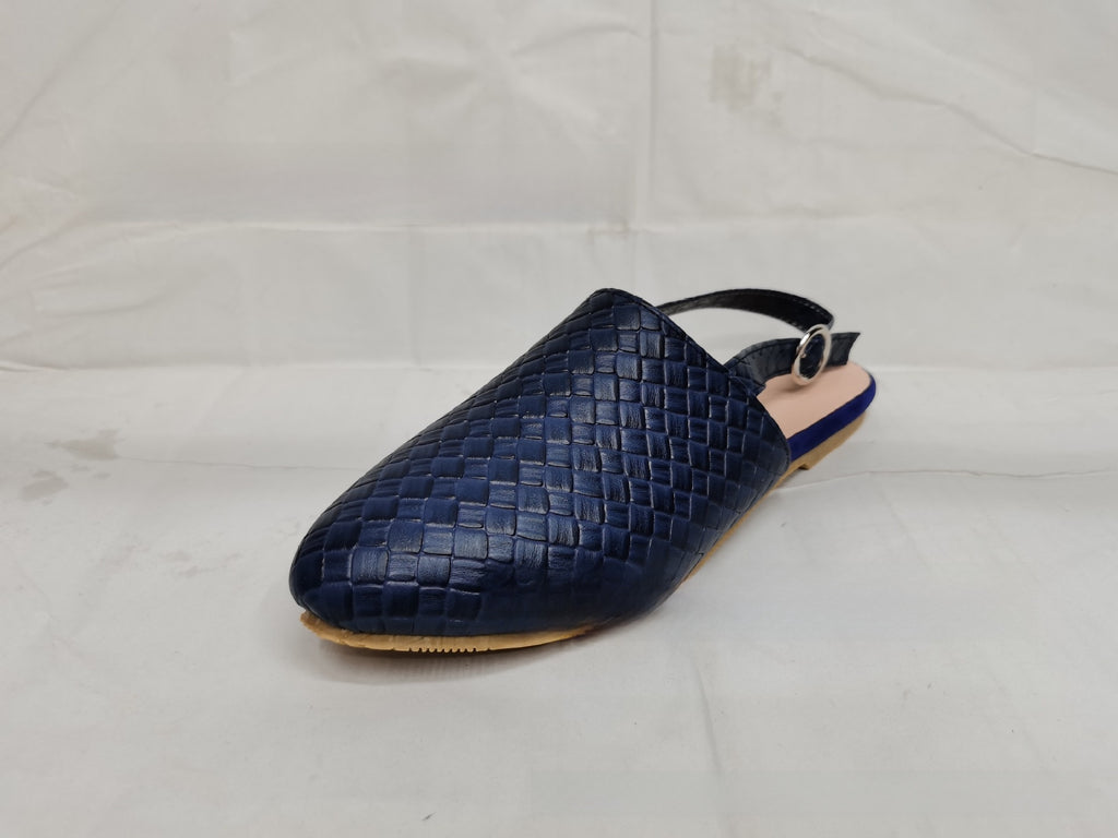 Pointed-toe woven women?s shoes