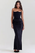 Sexy figure-hugging off-the-shoulder dress
