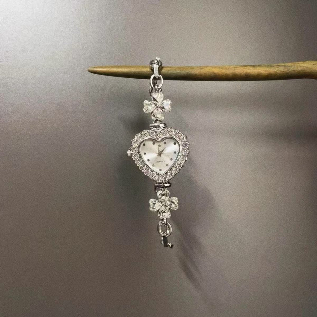 Diamond-studded bracelet chain
