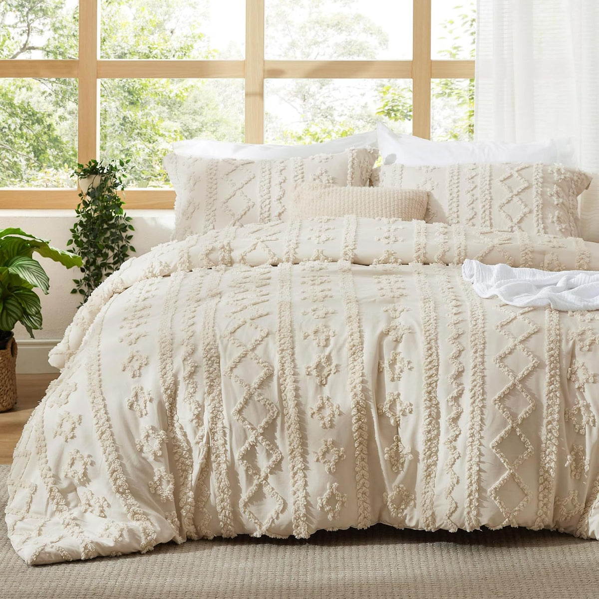 Tufted Brushed Cut-out Floral Bohemian Style Bedding Three-piece Set