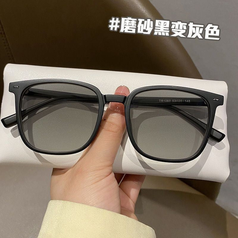 Black square-framed photochromic glasses