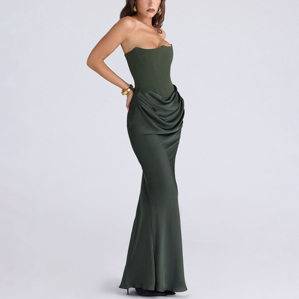 Sexy figure-hugging off-the-shoulder dress