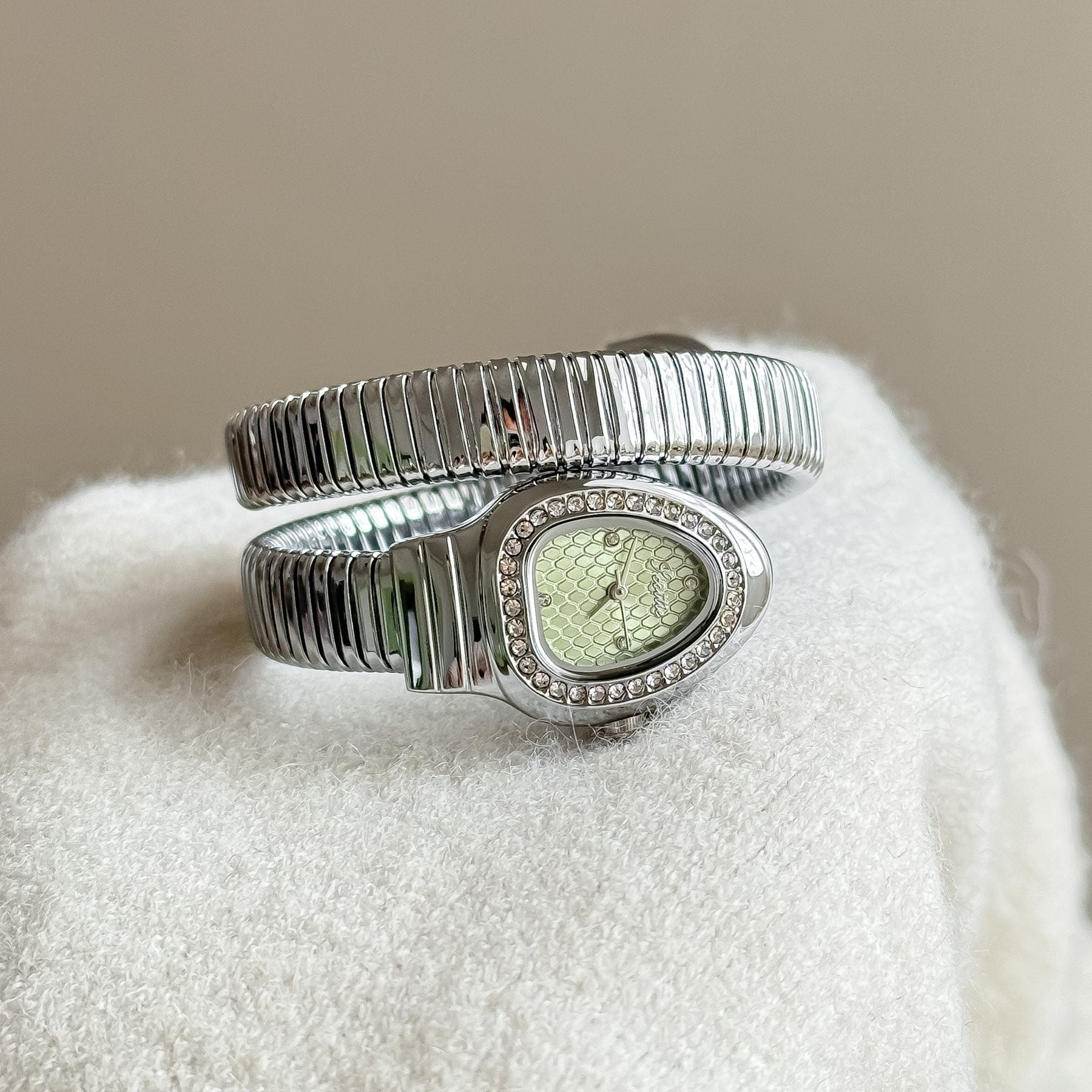 Snake Shape Fashion Quartz Watch