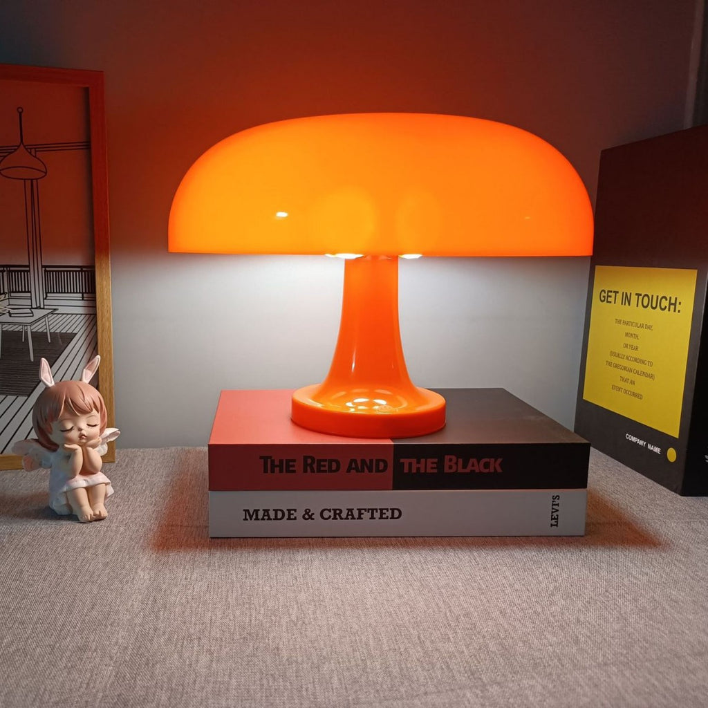 Mushroom-shaped table lamp
