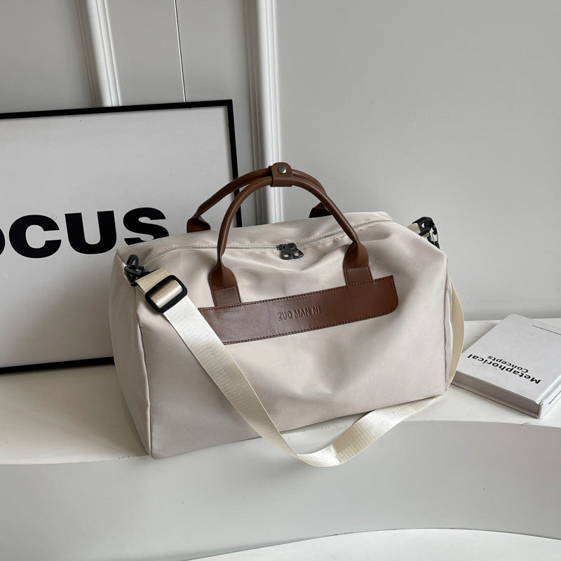 Take out the hand-held travel bag