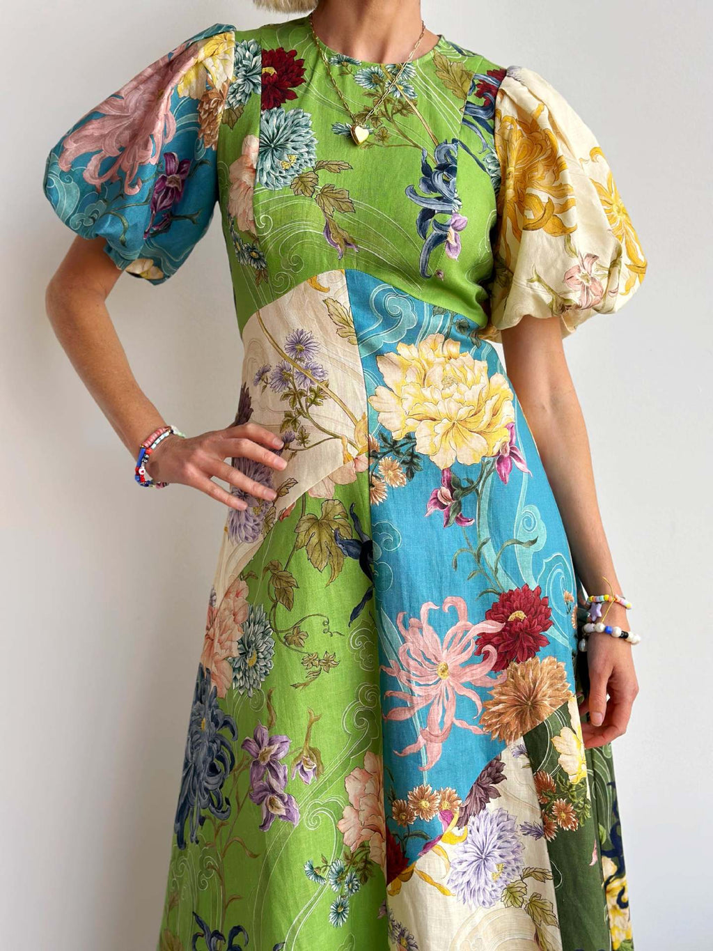 Round-neck linen dress