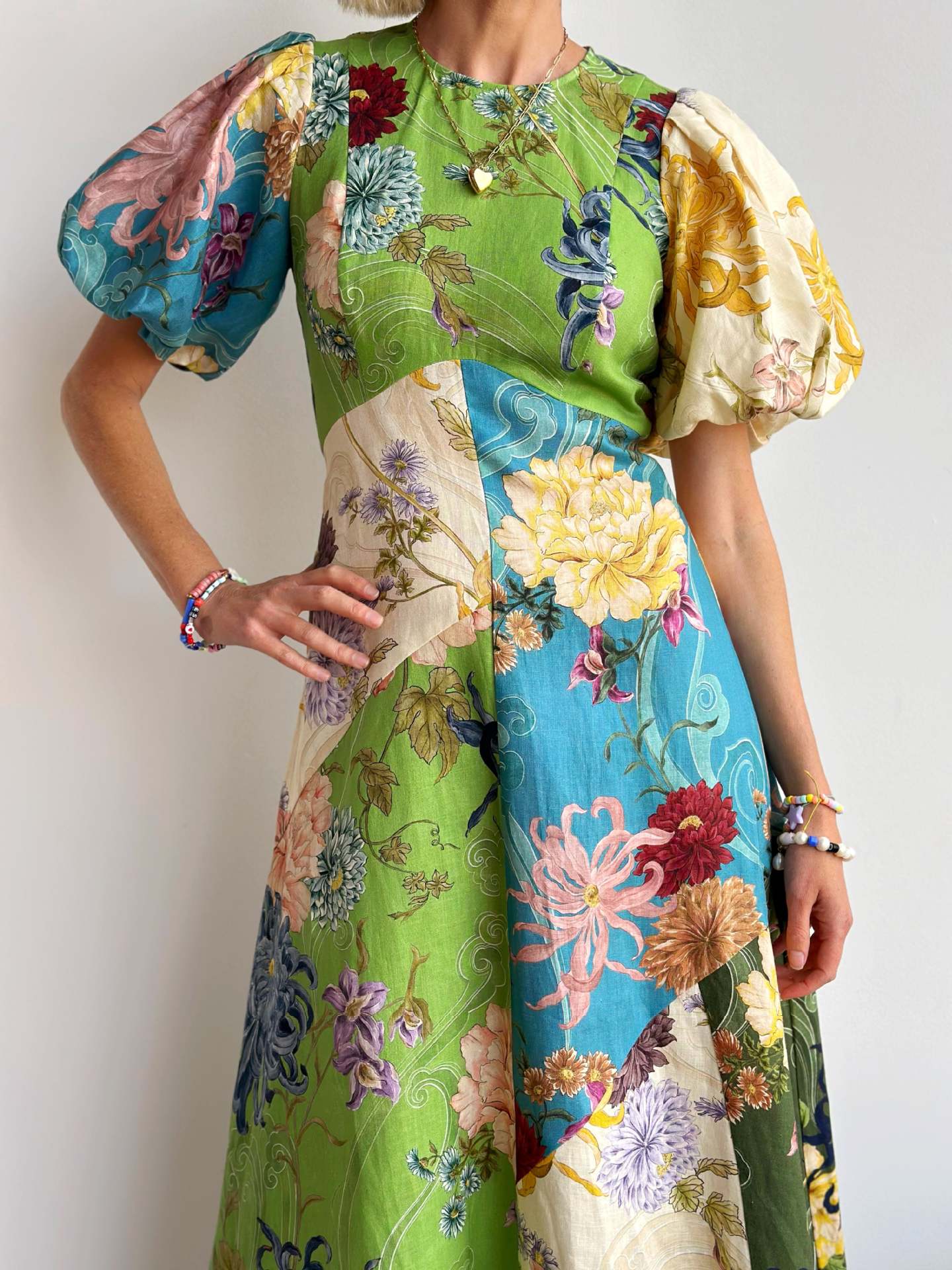 Round-neck linen dress