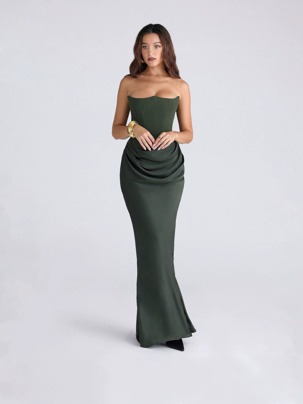 Sexy figure-hugging off-the-shoulder dress