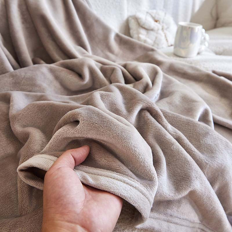 Solid-color flannel blanket
