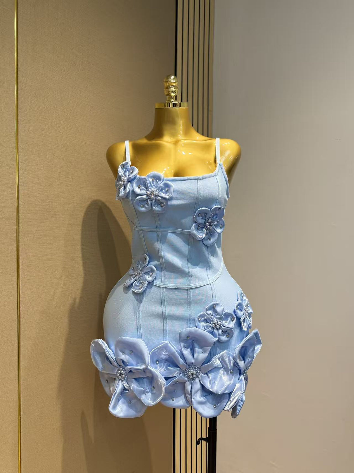Women's strapless dress