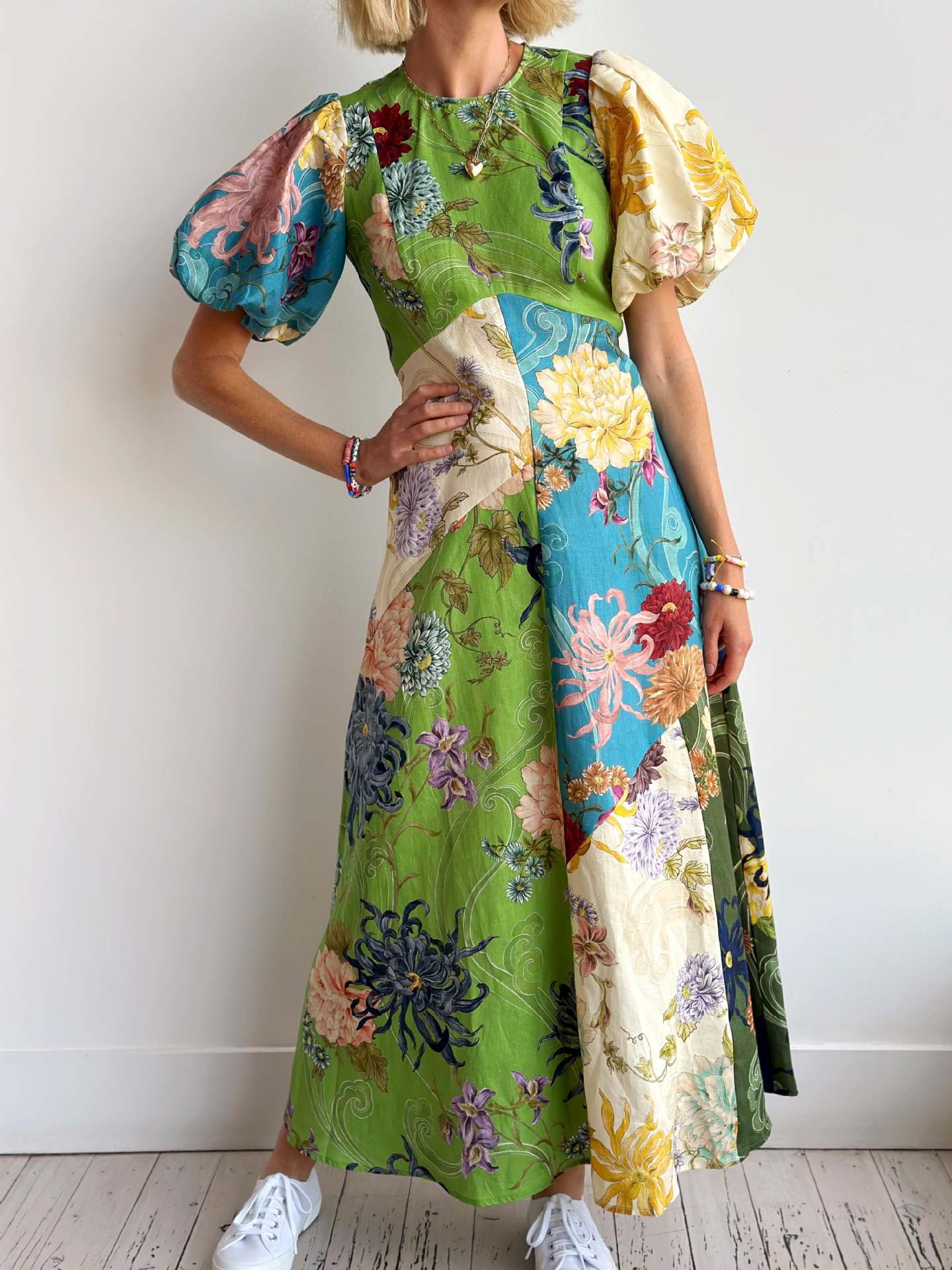 Round-neck linen dress