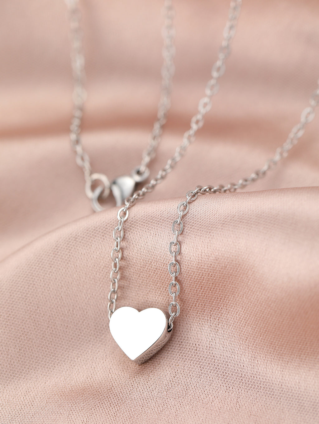 New Minimalist Heart-Shaped Pendant Necklace, Versatile for Business Casual Wear