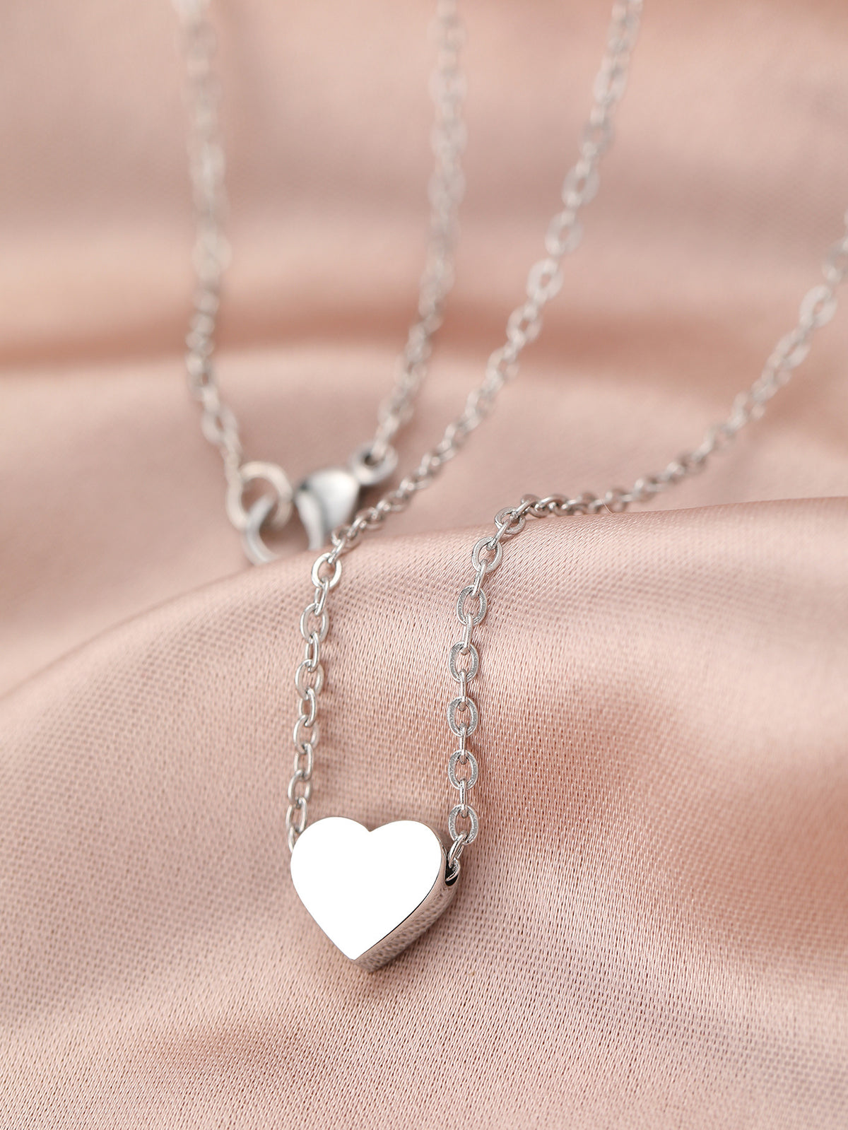 New Minimalist Heart-Shaped Pendant Necklace, Versatile for Business Casual Wear