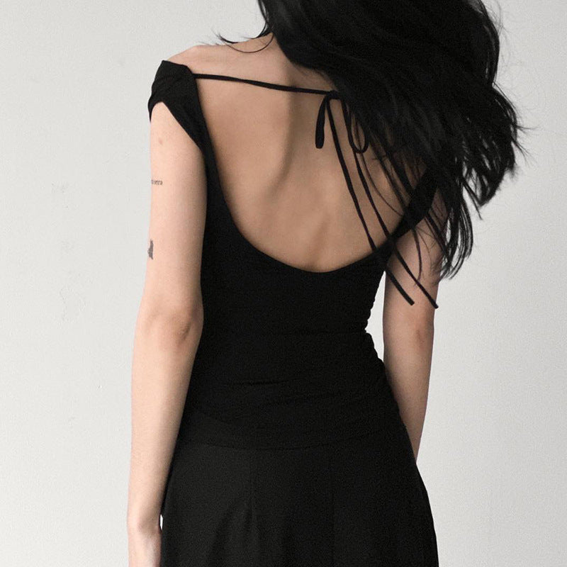 Solid-color collarless sleeveless off-the-shoulder top