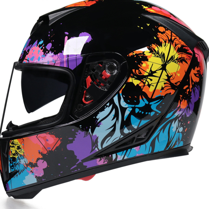 Full face bicycle helmet with dual lens
