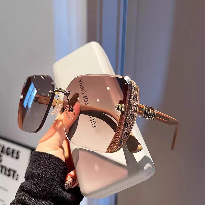 Large Frame Cut-Edge Sunglasses for Women, High-End Fashion Square Sunglasses