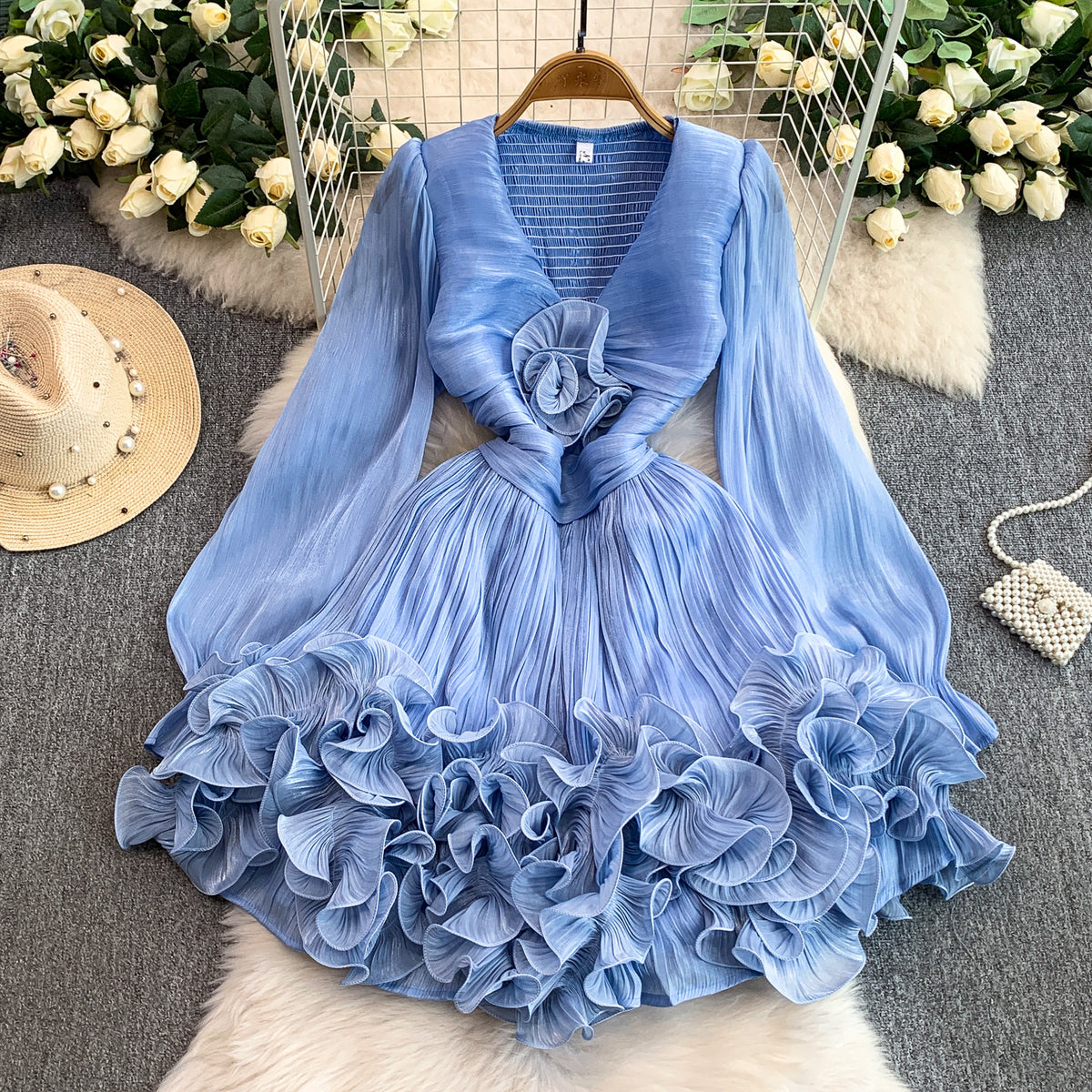 Lady's elegant V-neck long-sleeved dress