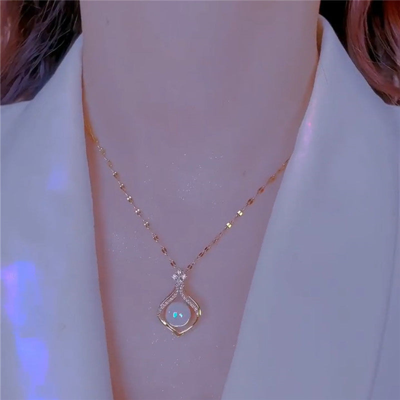 Small pouch pearl necklace