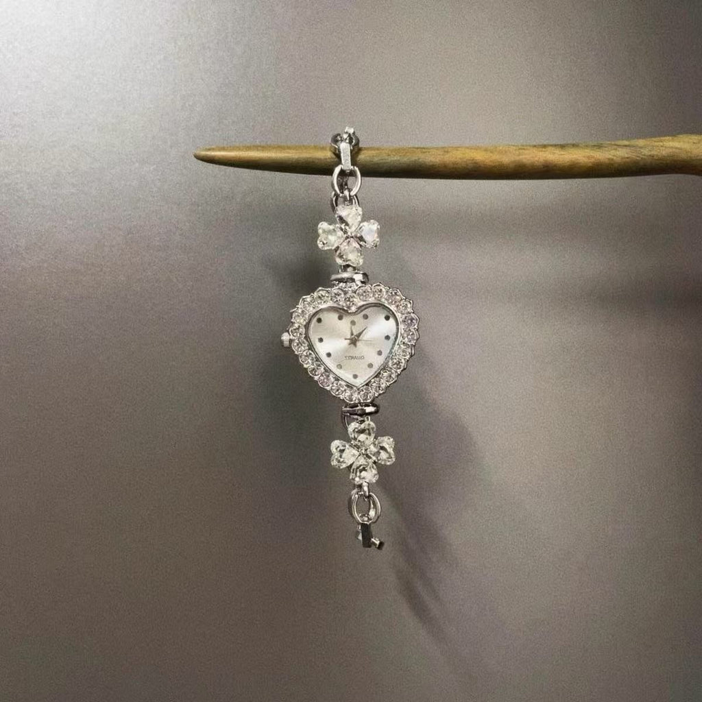 Diamond-studded bracelet chain