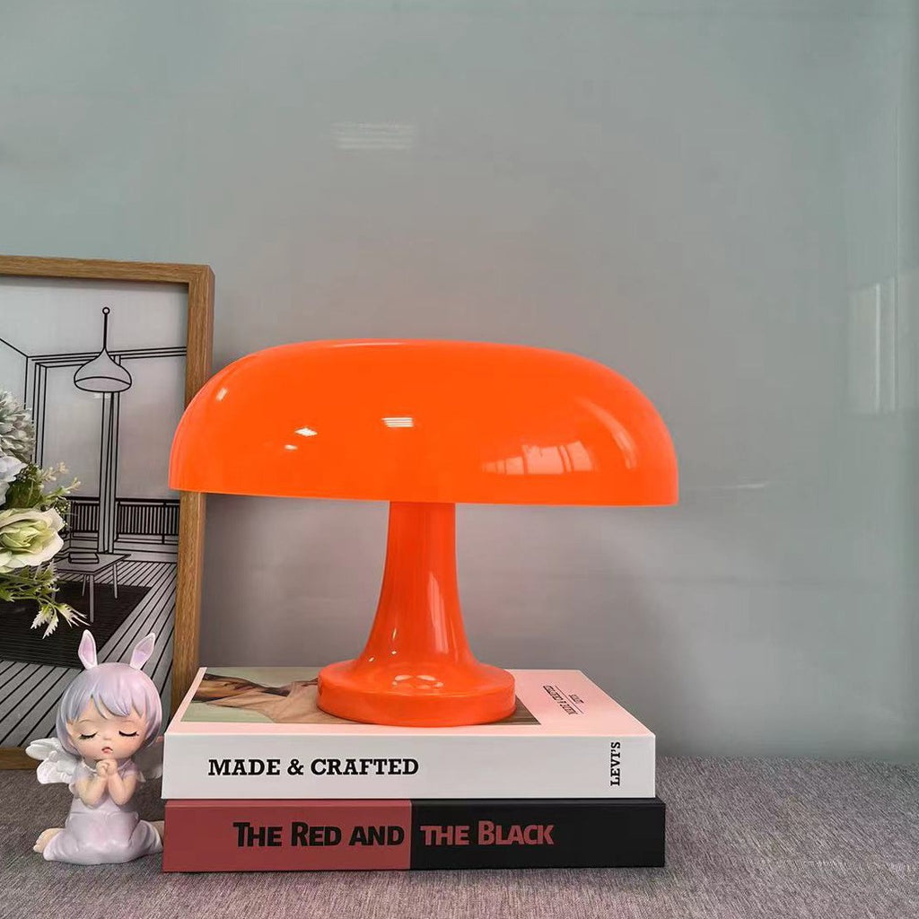 Mushroom-shaped table lamp