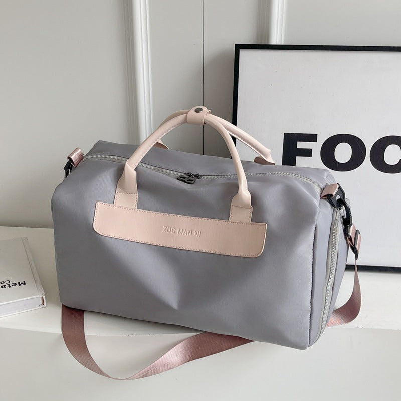 Take out the hand-held travel bag