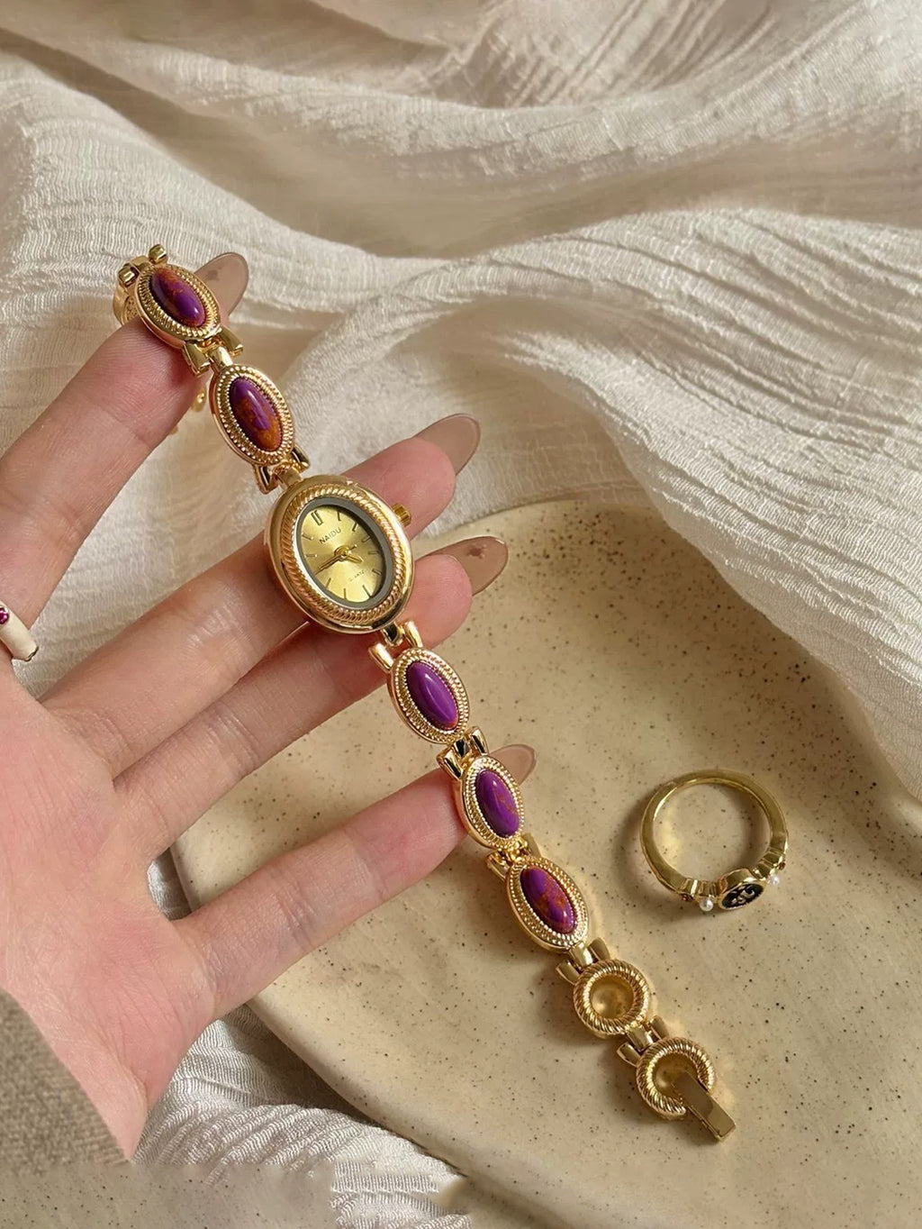 Women?s quartz wristwatch