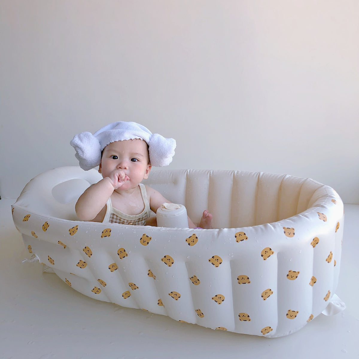 Foldable inflatable baby bathtub