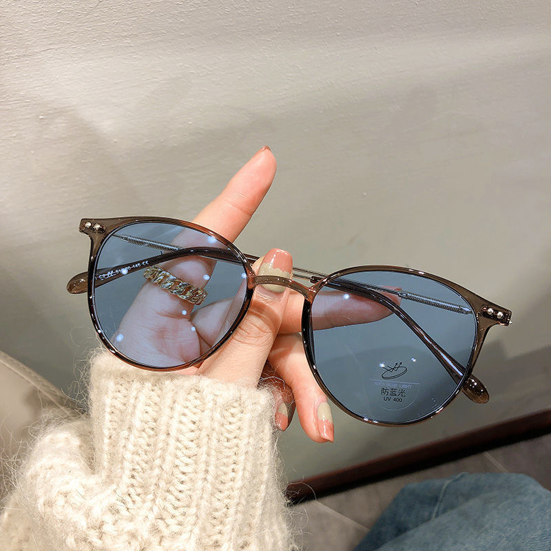 Photochromic Prescription Glasses with Oval Frame