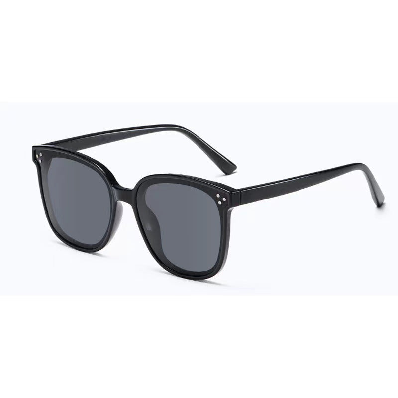 Sunscreen sunglasses with metal rivets