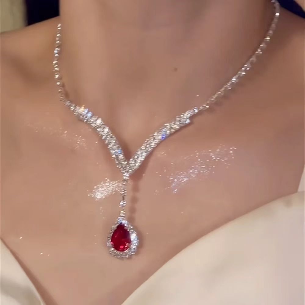 Zircon water-drop pendant with collar chain for the neck