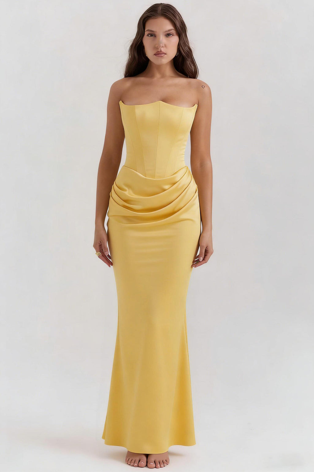 Sexy figure-hugging off-the-shoulder dress