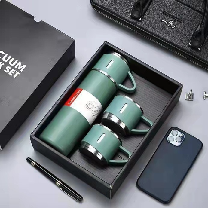 A cup of three-lid 304 stainless steel thermos cup