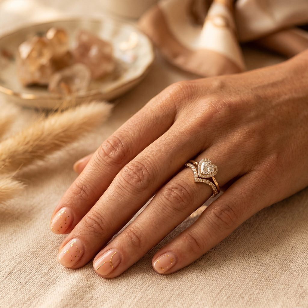 Women's heart-shaped zirconium ring