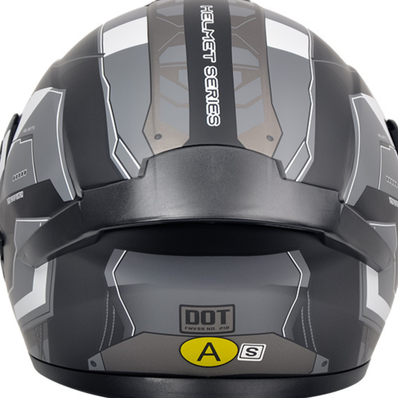 Motorcycle helmet with good ventilation in summer
