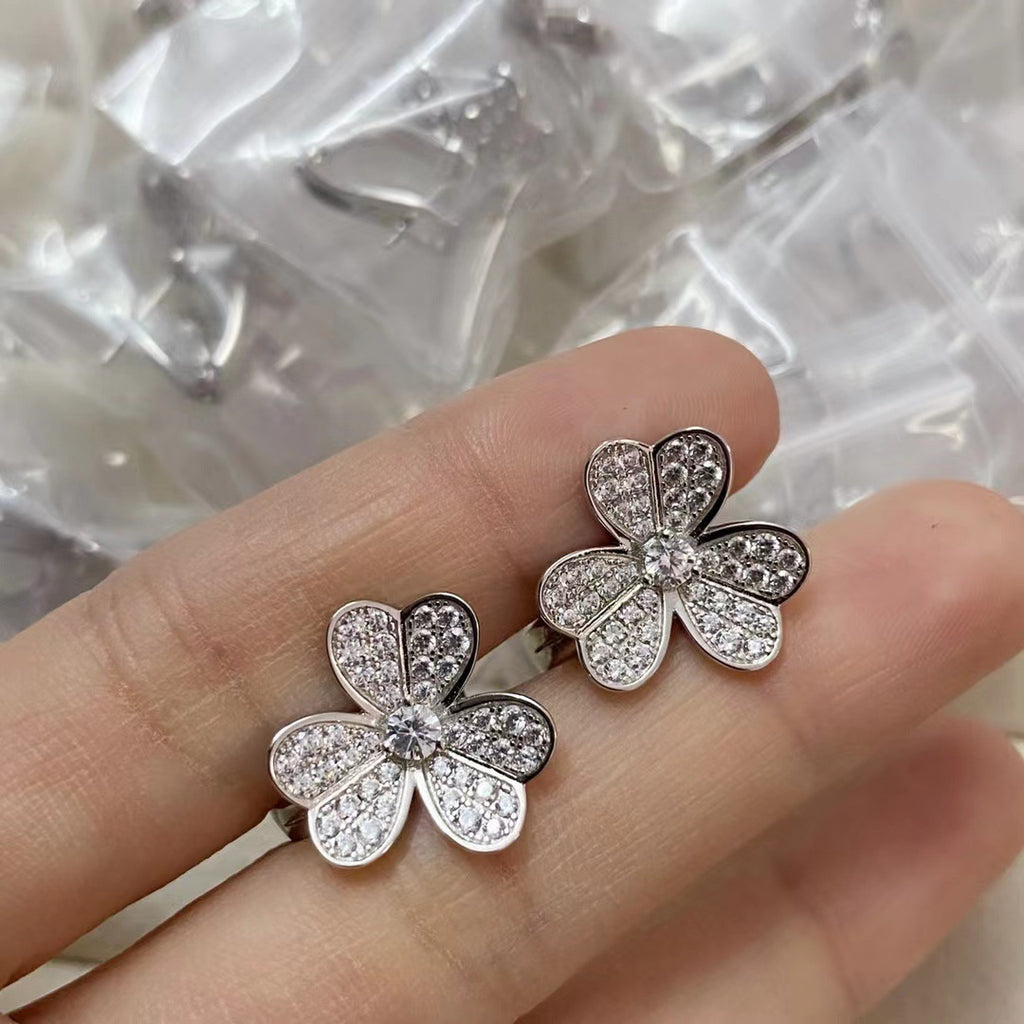 Rose Gold Diamond Clover Necklace