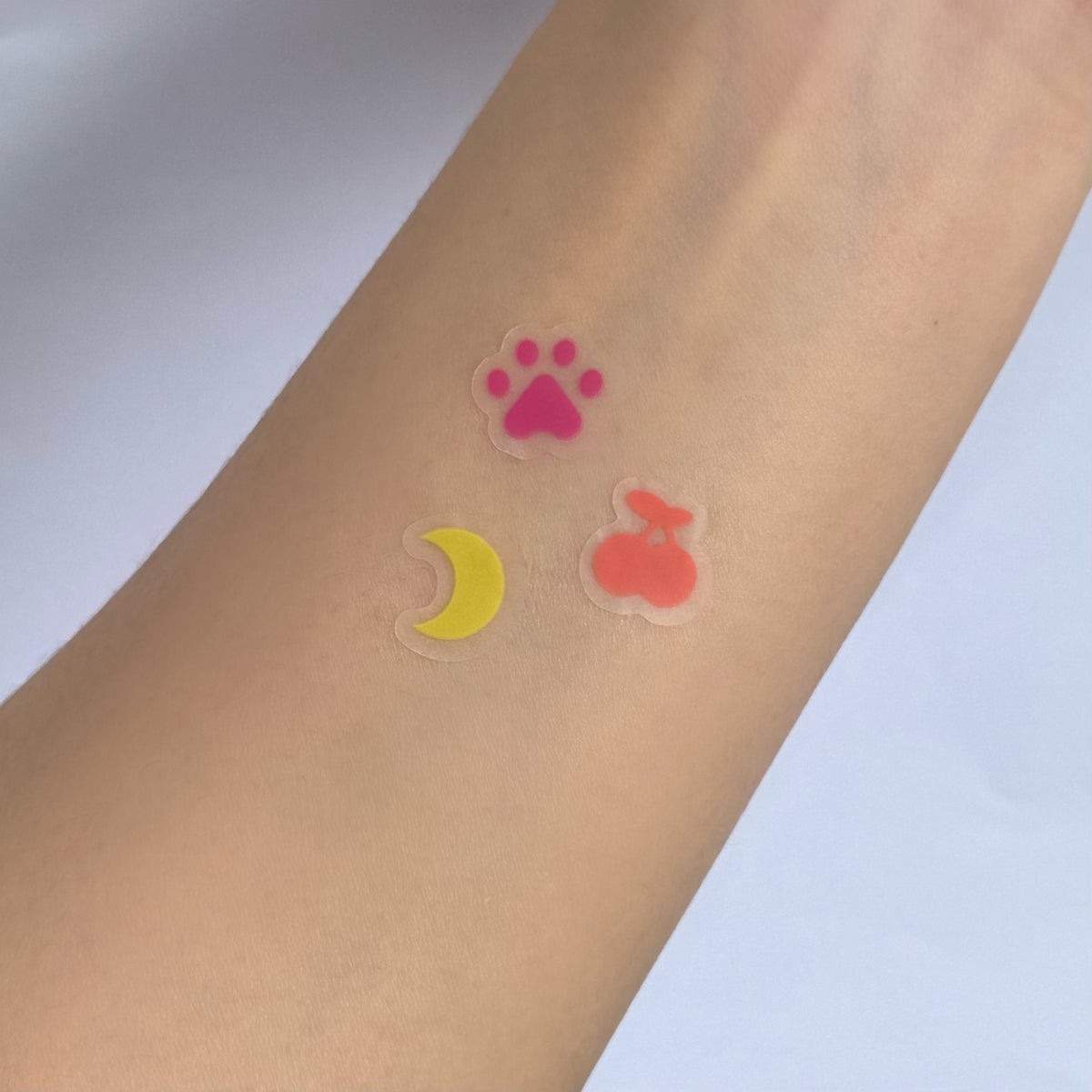 Hydrocolloid acne patches