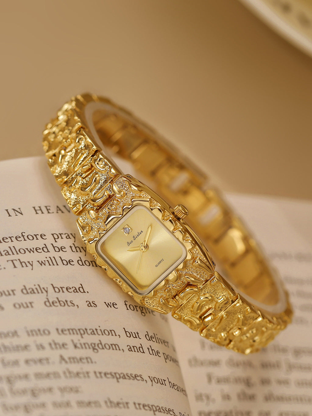 Women's Vintage Quartz Watch with Alloy Strap