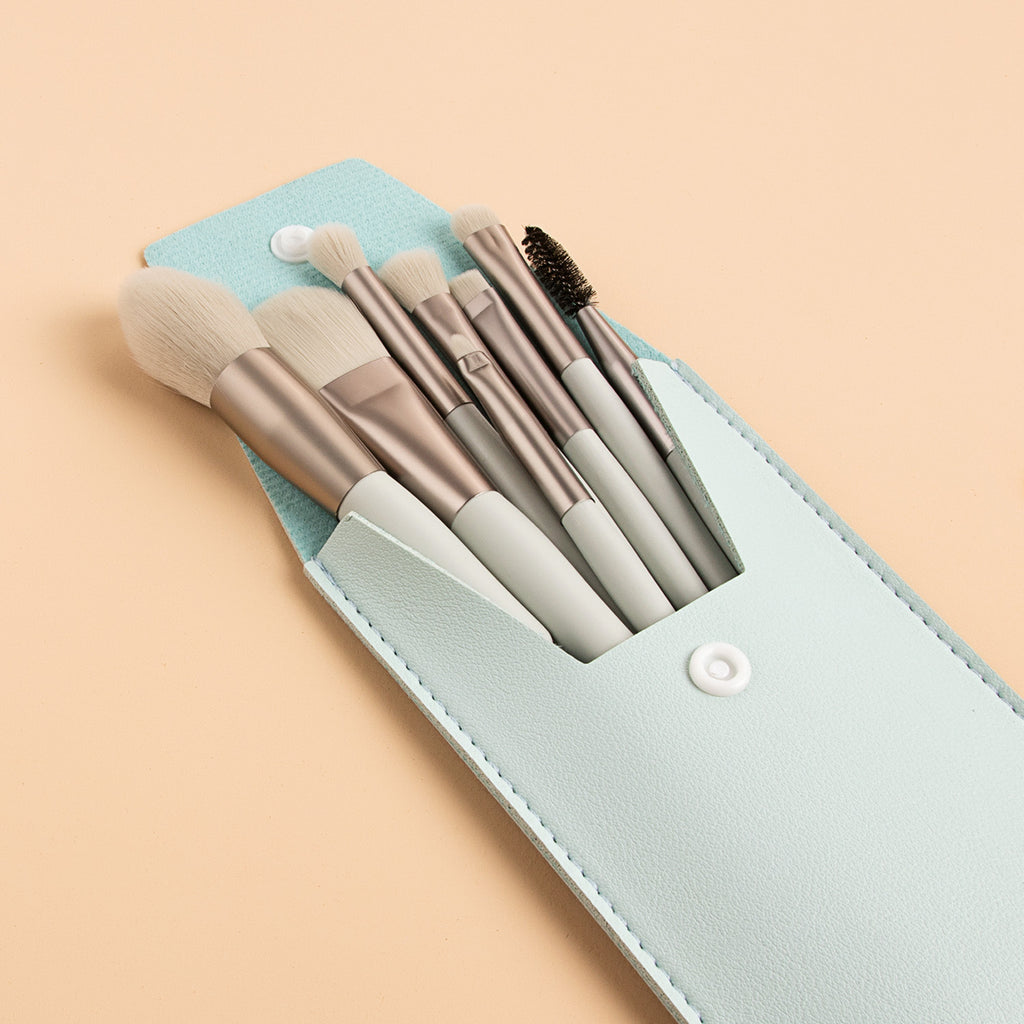 Blush powder brush