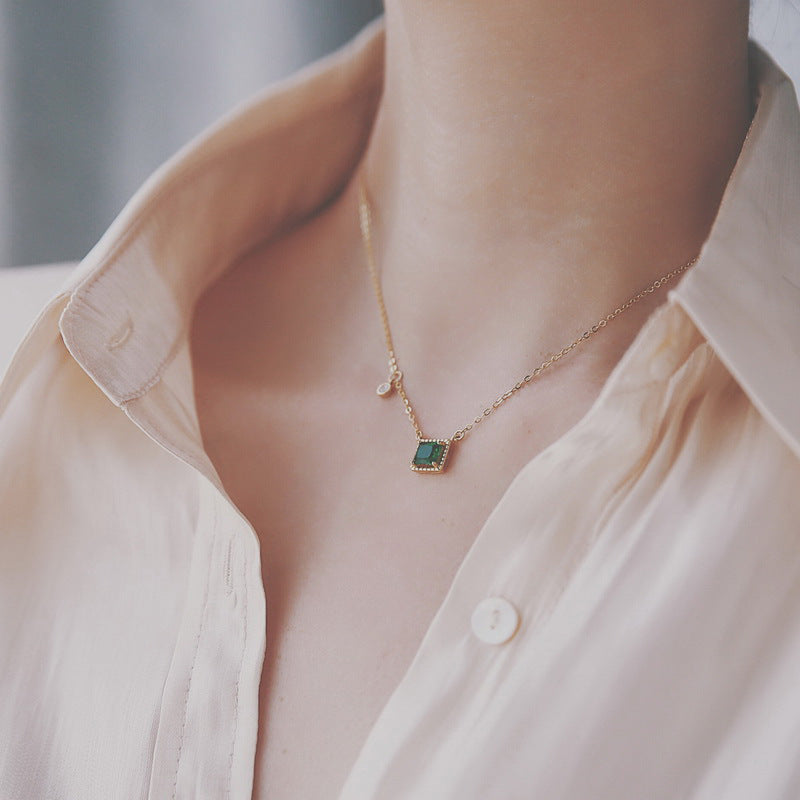 Zircon clavicle chain